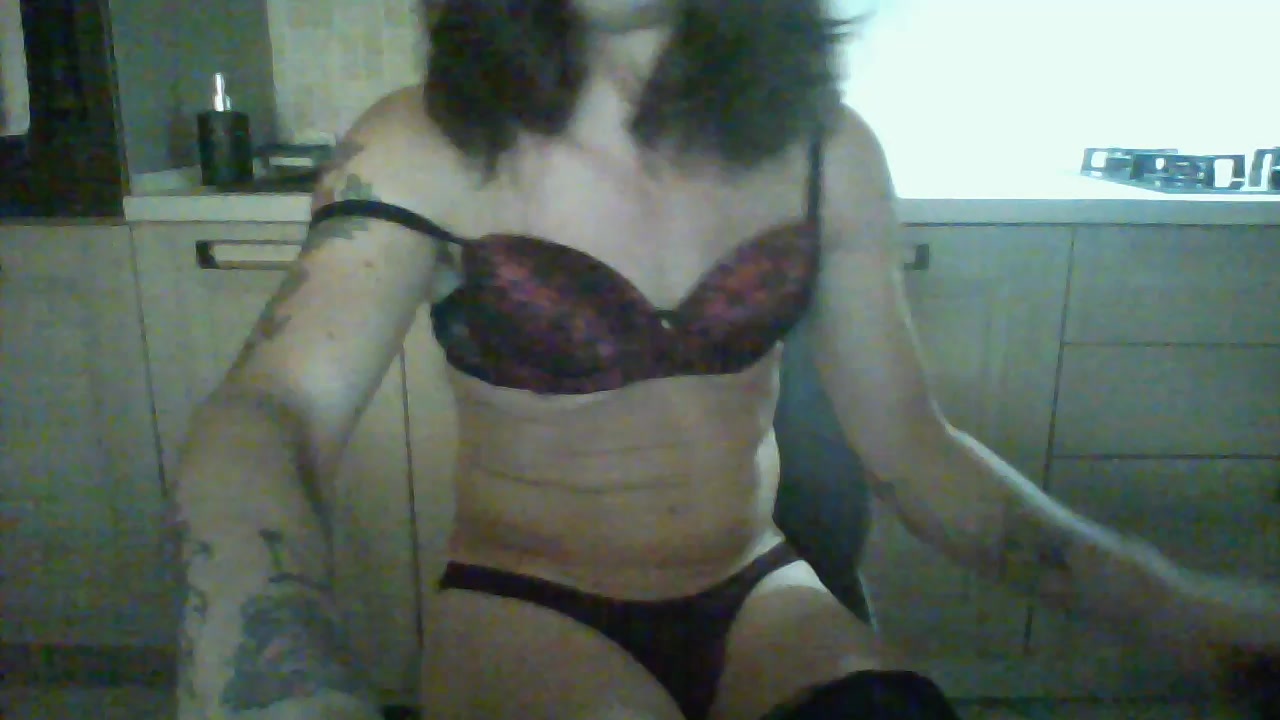 ClaudiaCros Live Cam Screenshot – 2025-08-15 21:08:19