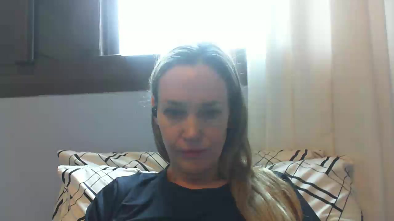 CrazyAnny1 Live Cam Screenshot – 2025-08-26 11:44:26