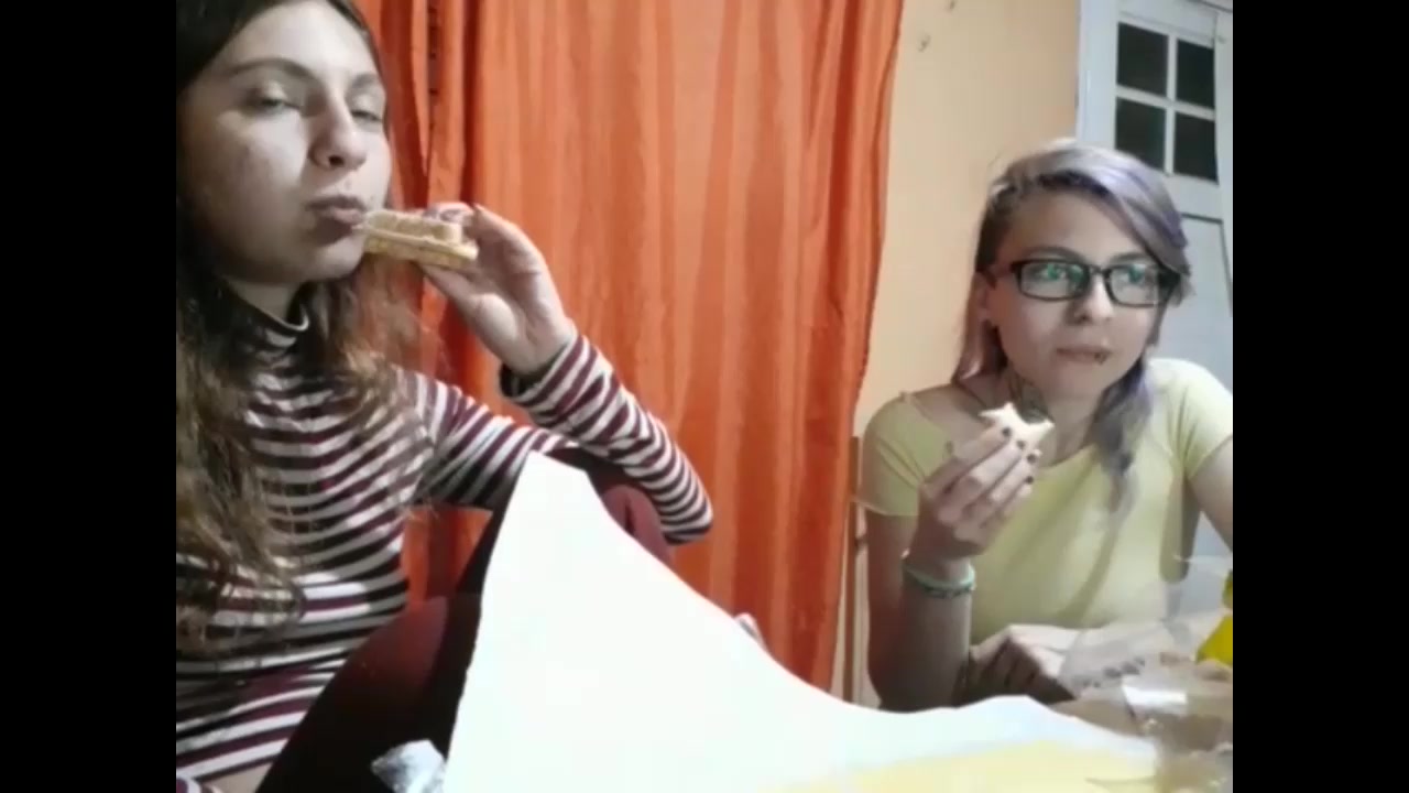 CrazyVaiolet Live Cam Screenshot – 2025-08-31 00:41:34