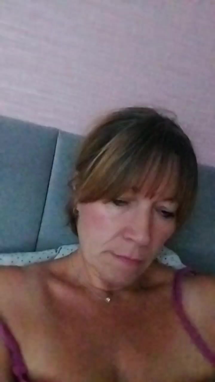 Cumonme17 Live Cam Screenshot – 2025-08-31 21:03:39