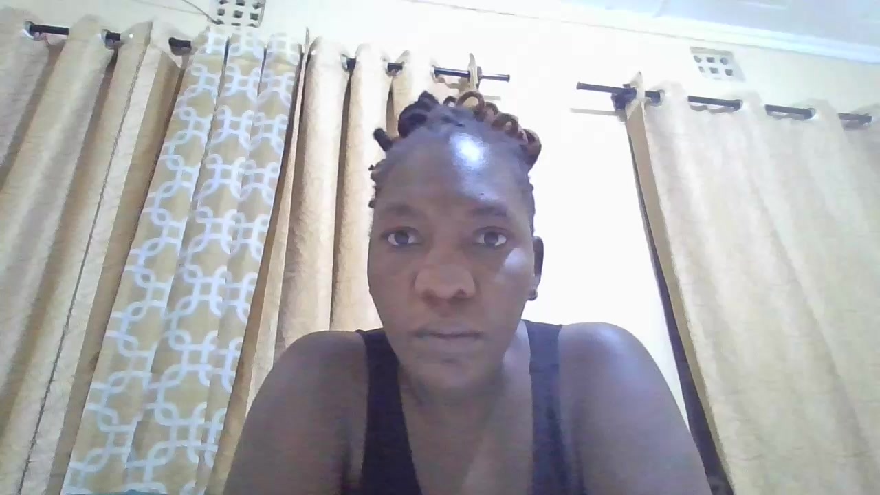 Curvydena Live Cam Screenshot – 2025-08-28 02:48:13