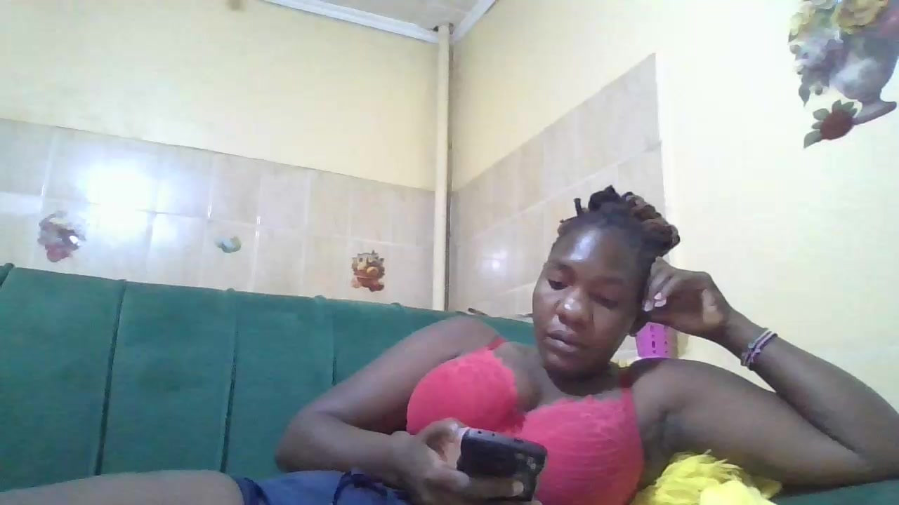 Curvydena Live Cam Screenshot – 2025-08-29 03:23:06
