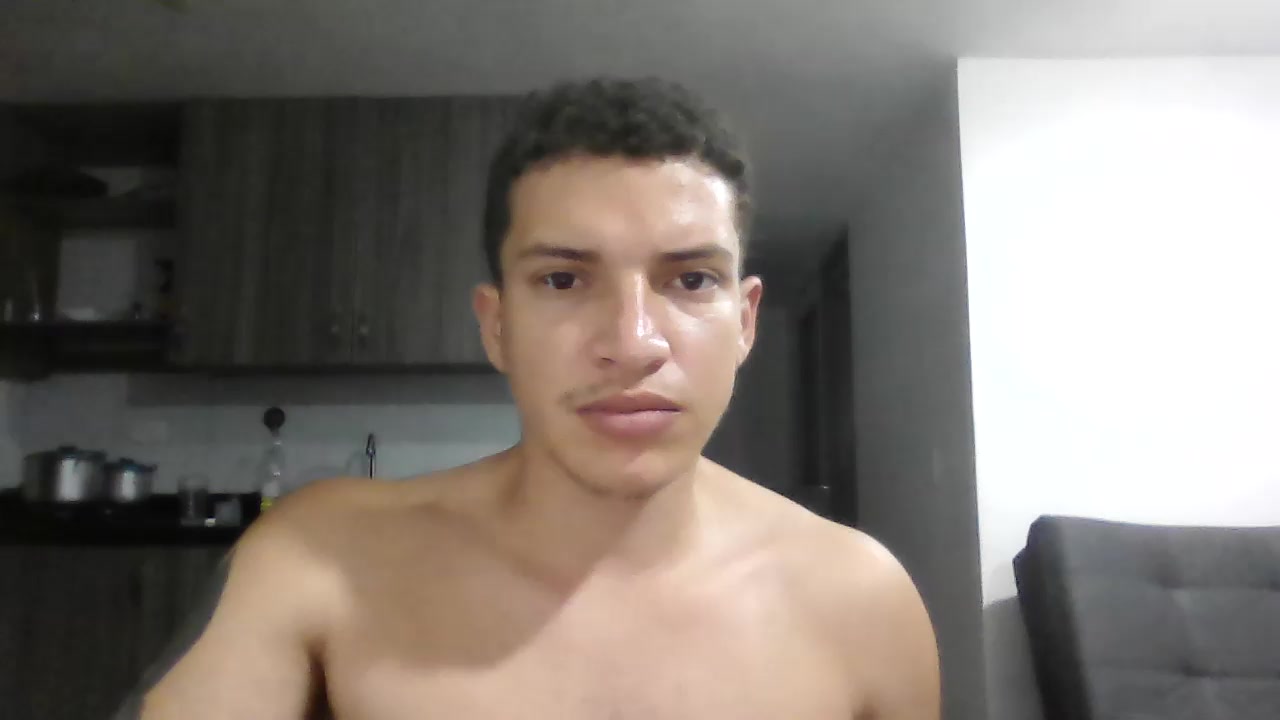 DanielHotMed Live Cam Screenshot – 2025-08-19 23:41:42