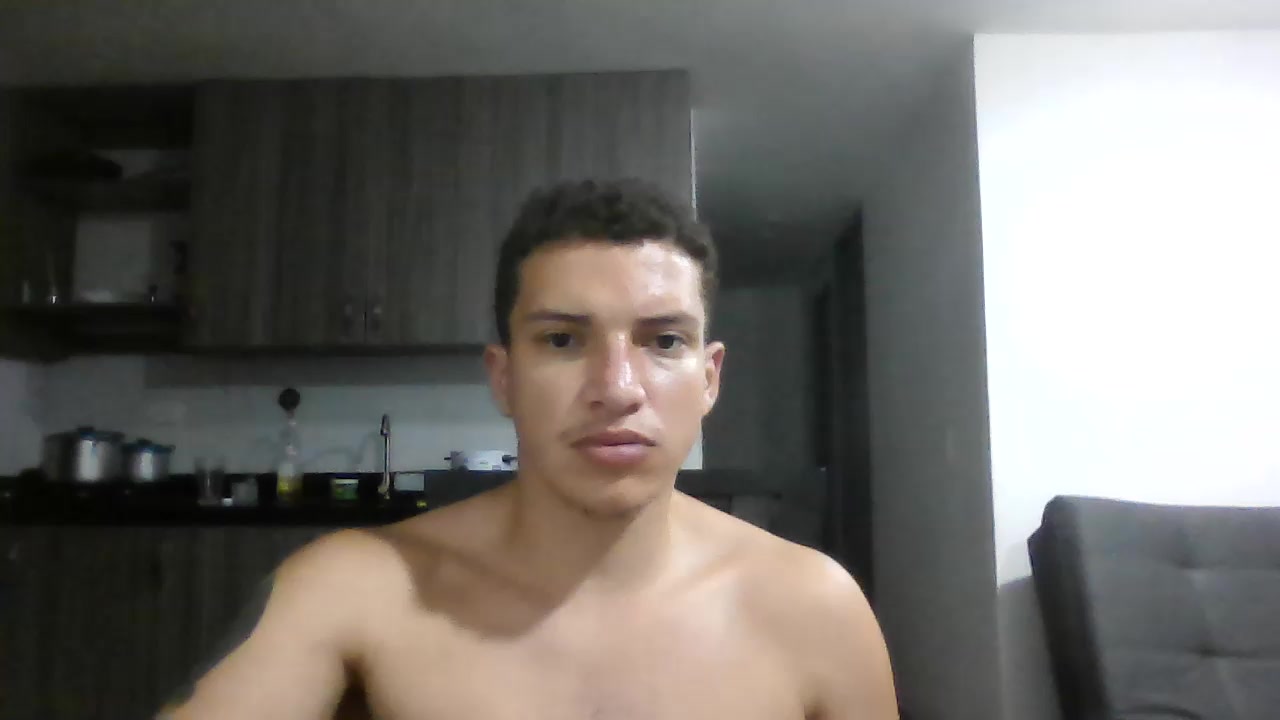 DanielHotMed Live Cam Screenshot – 2025-08-20 01:32:56