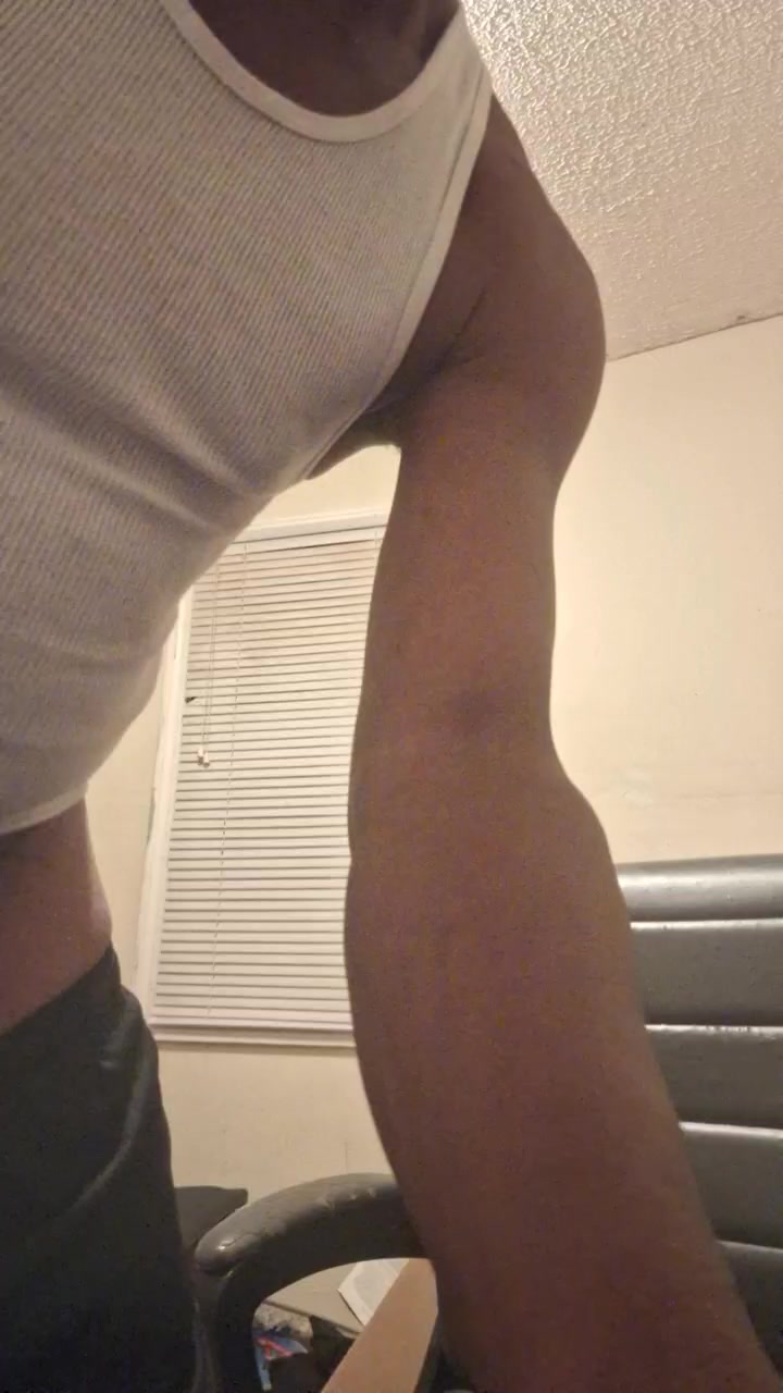 Deacon805 Live Cam Screenshot – 2025-08-04 09:36:03