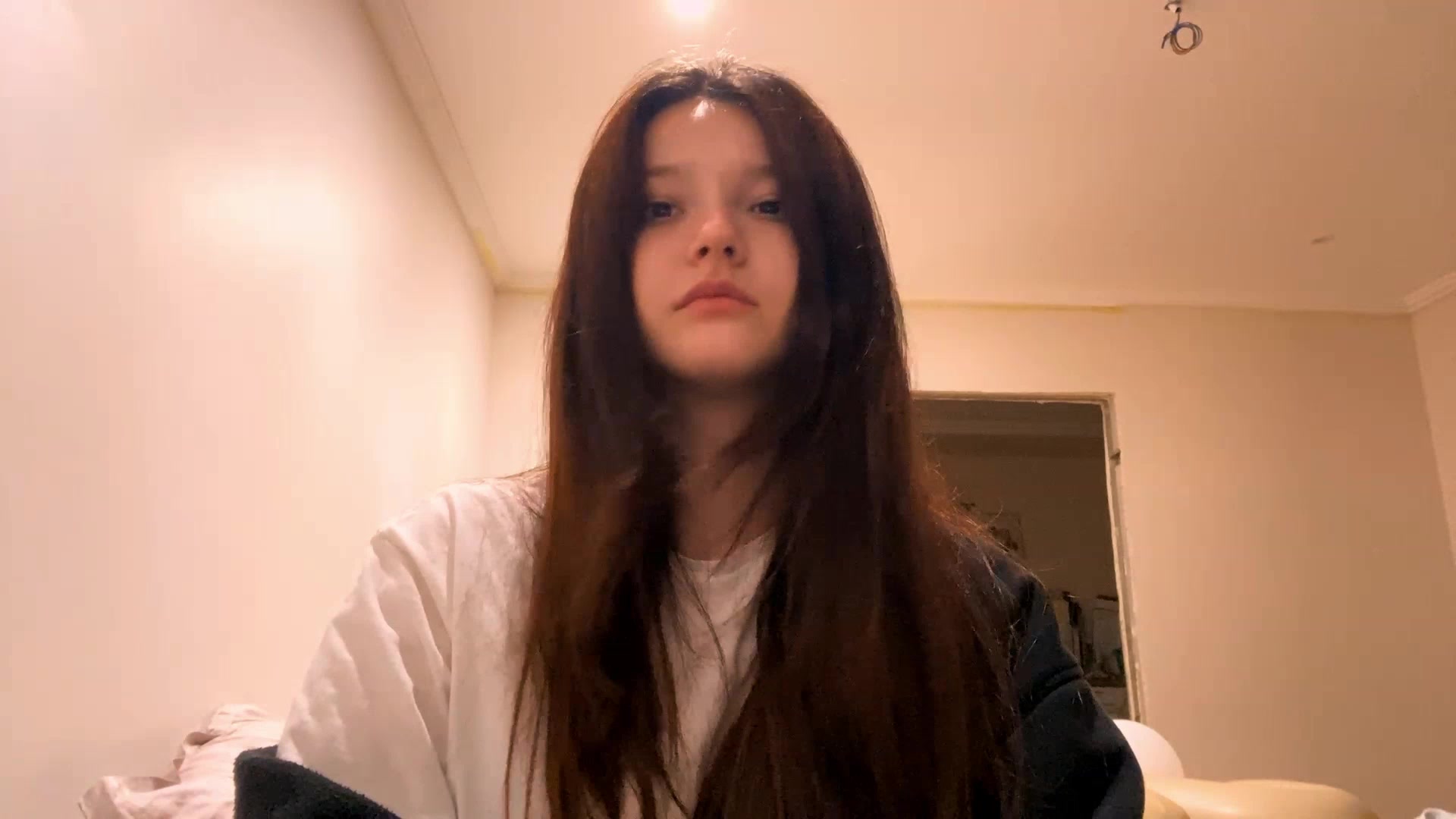 DeedeeIwanski Live Cam Screenshot – 2025-08-19 19:42:50