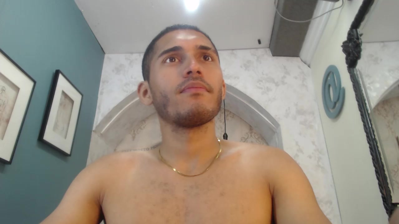 Derek_Storm Live Cam Screenshot – 2025-08-04 04:19:00