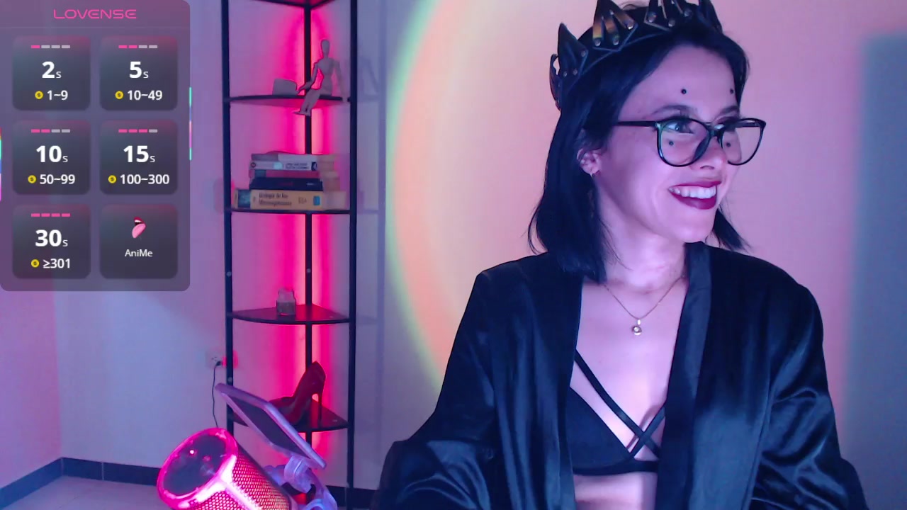 DomGiirl Live Cam Screenshot – 2025-08-12 15:20:53