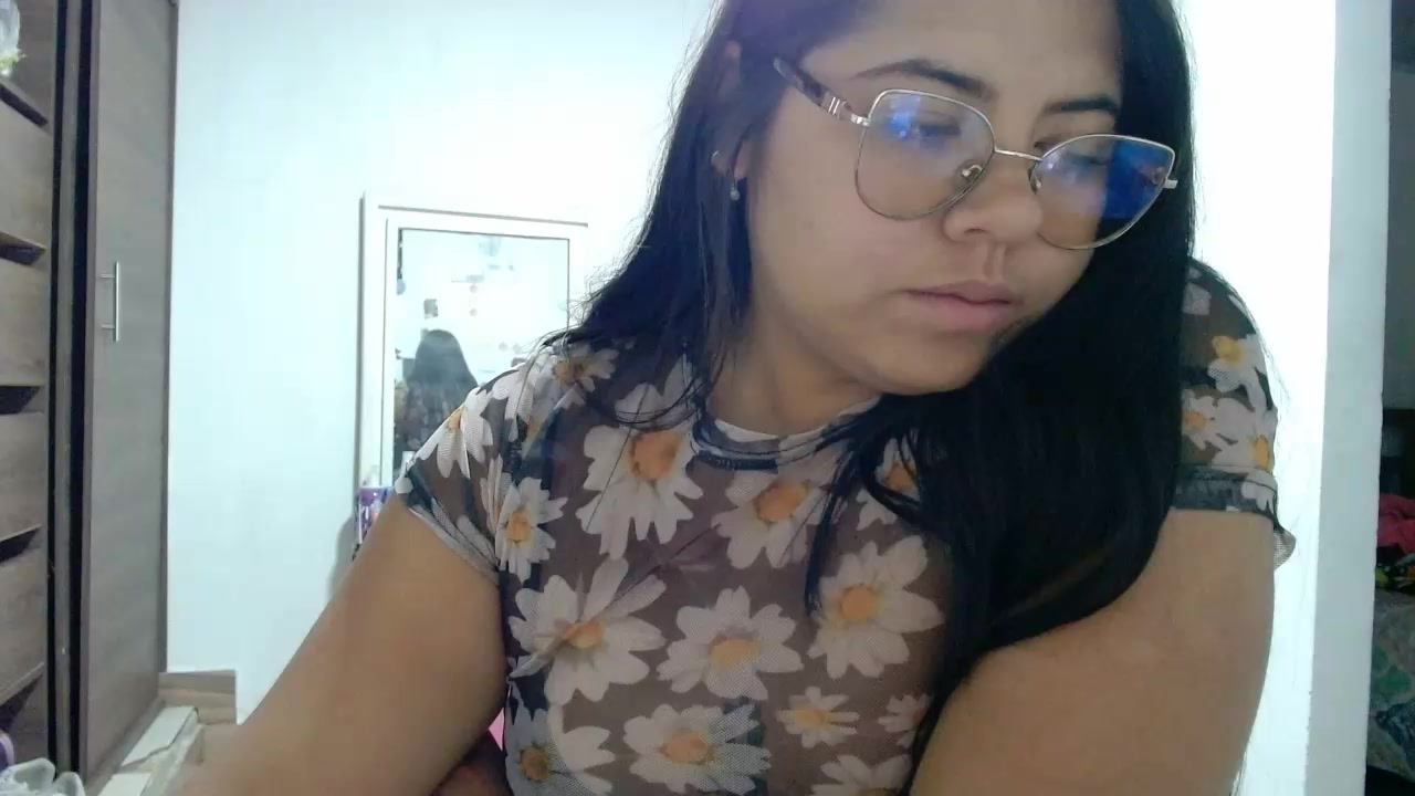 Dulce_cloee Live Cam Screenshot – 2025-08-06 00:38:58