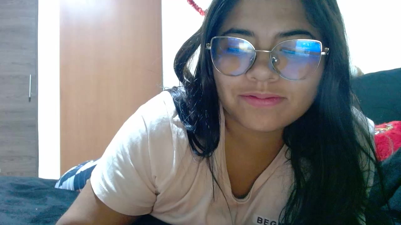 Dulce_cloee Live Cam Screenshot – 2025-09-06 04:59:06