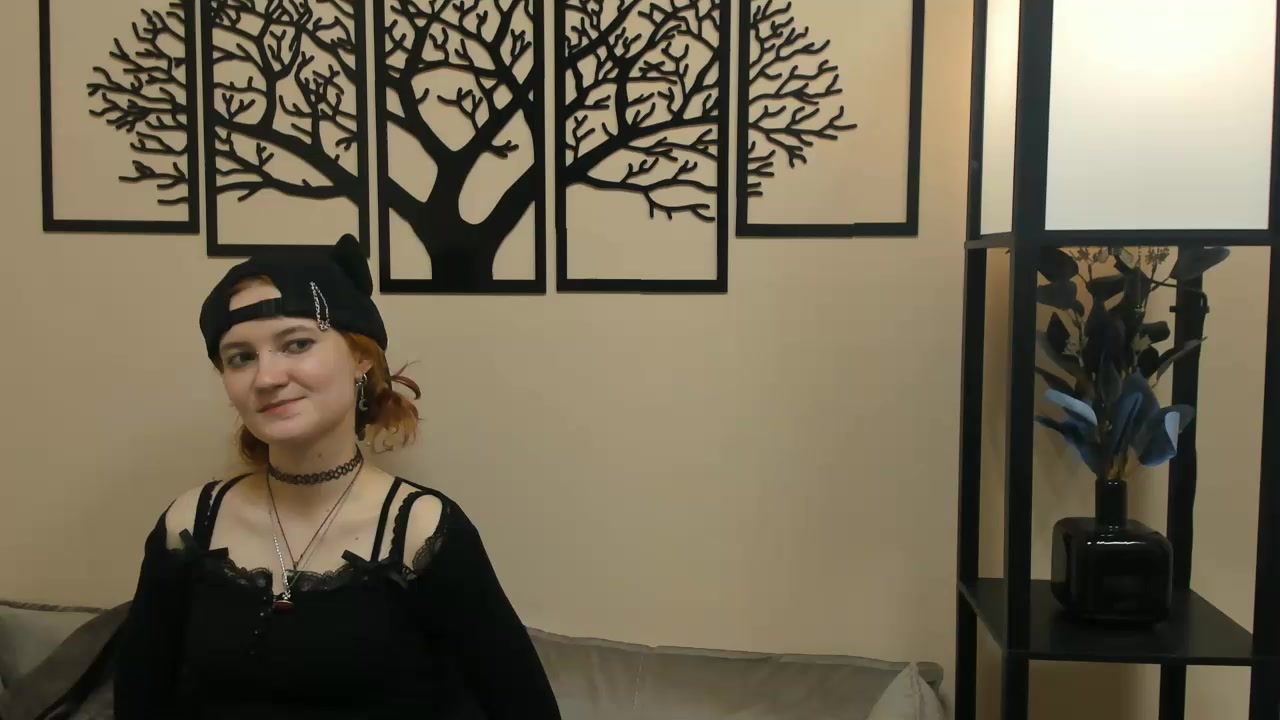 ElouiseBaudoin Live Cam Screenshot – 2025-09-03 17:33:23