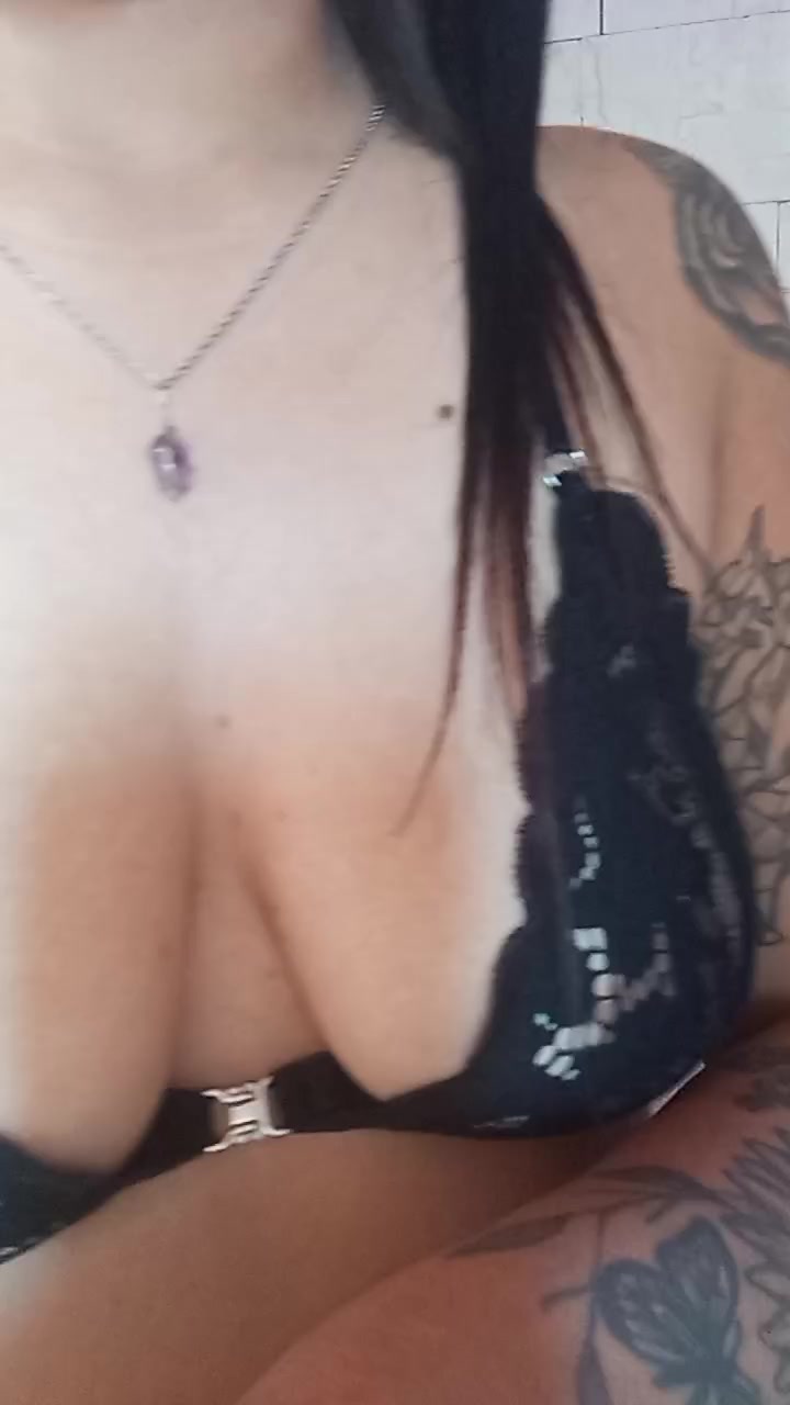 Ema96hot Live Cam Screenshot – 2025-08-04 17:06:02