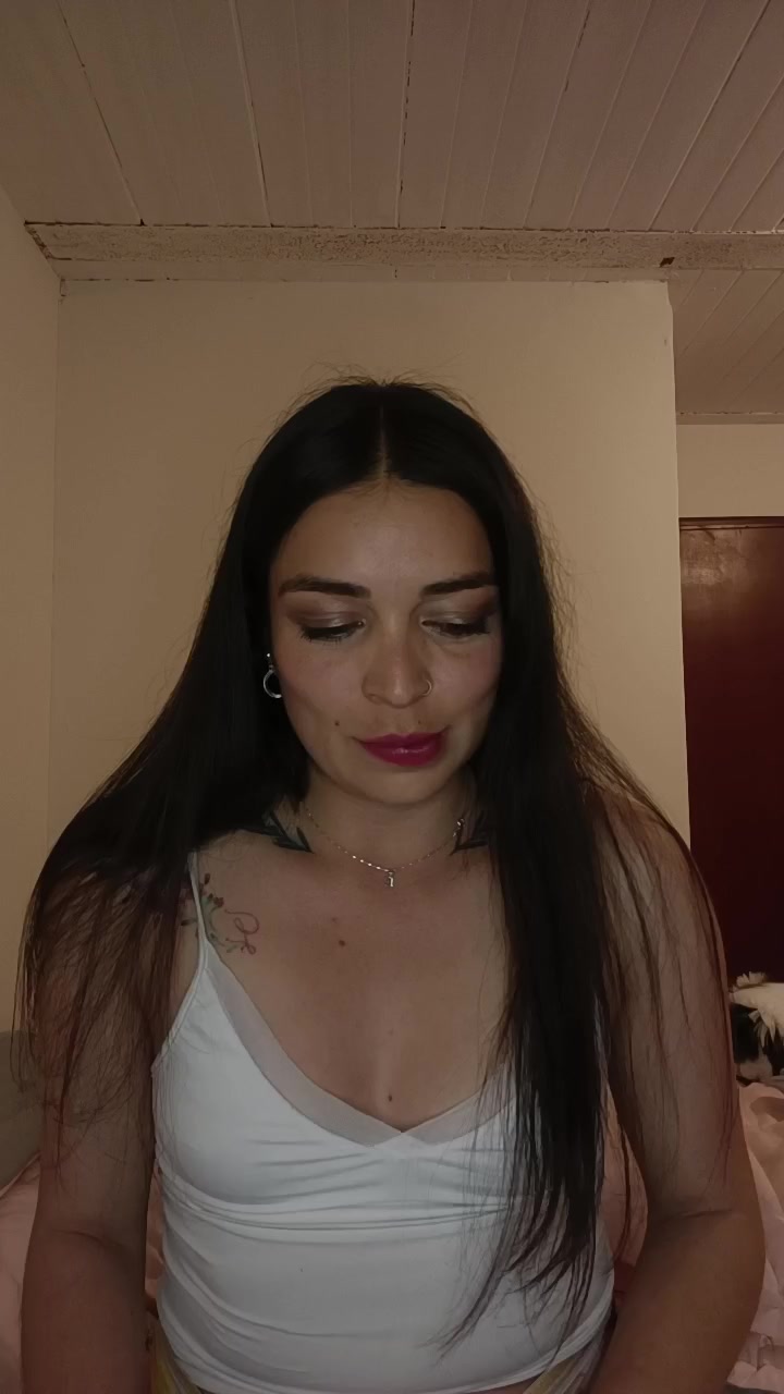 EmilyVega69 Live Cam Screenshot – 2025-08-07 00:31:36
