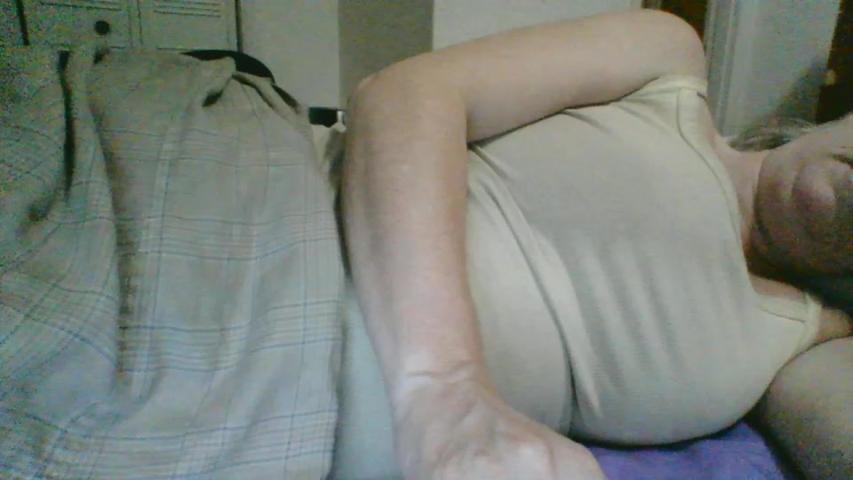Emilylyn2501 Live Cam Screenshot – 2025-08-07 18:58:35