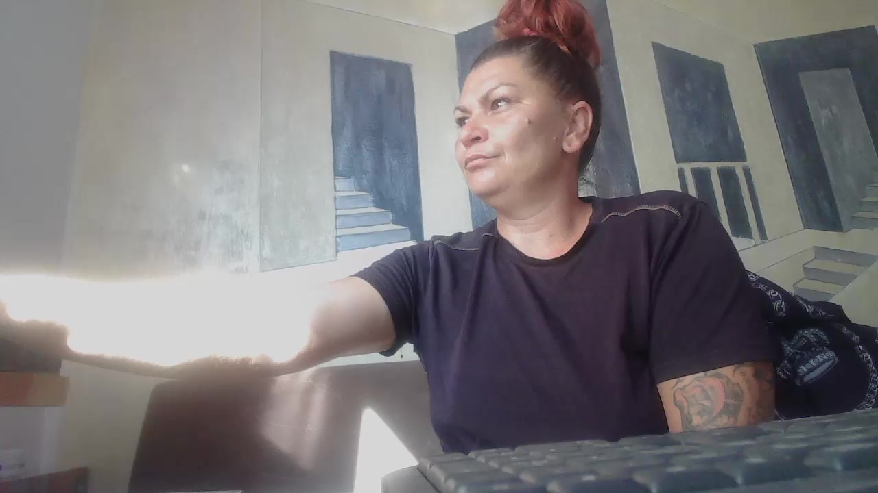 Evelynes Live Cam Screenshot – 2025-08-13 06:31:02