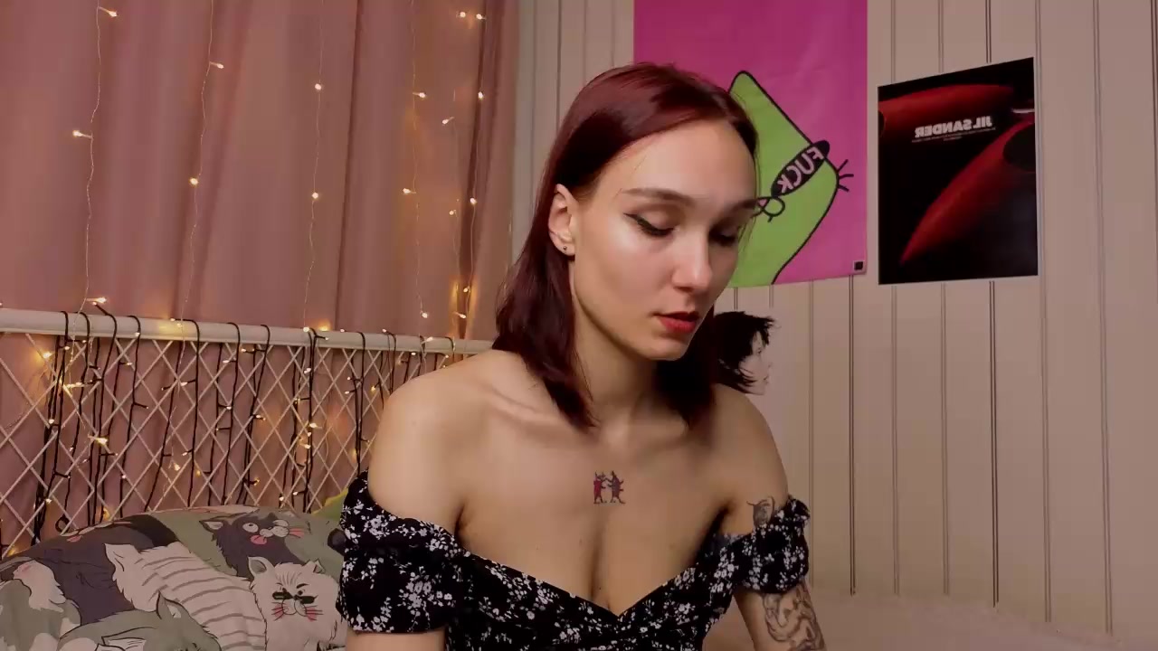 FloraDeman Live Cam Screenshot – 2025-08-22 21:12:47