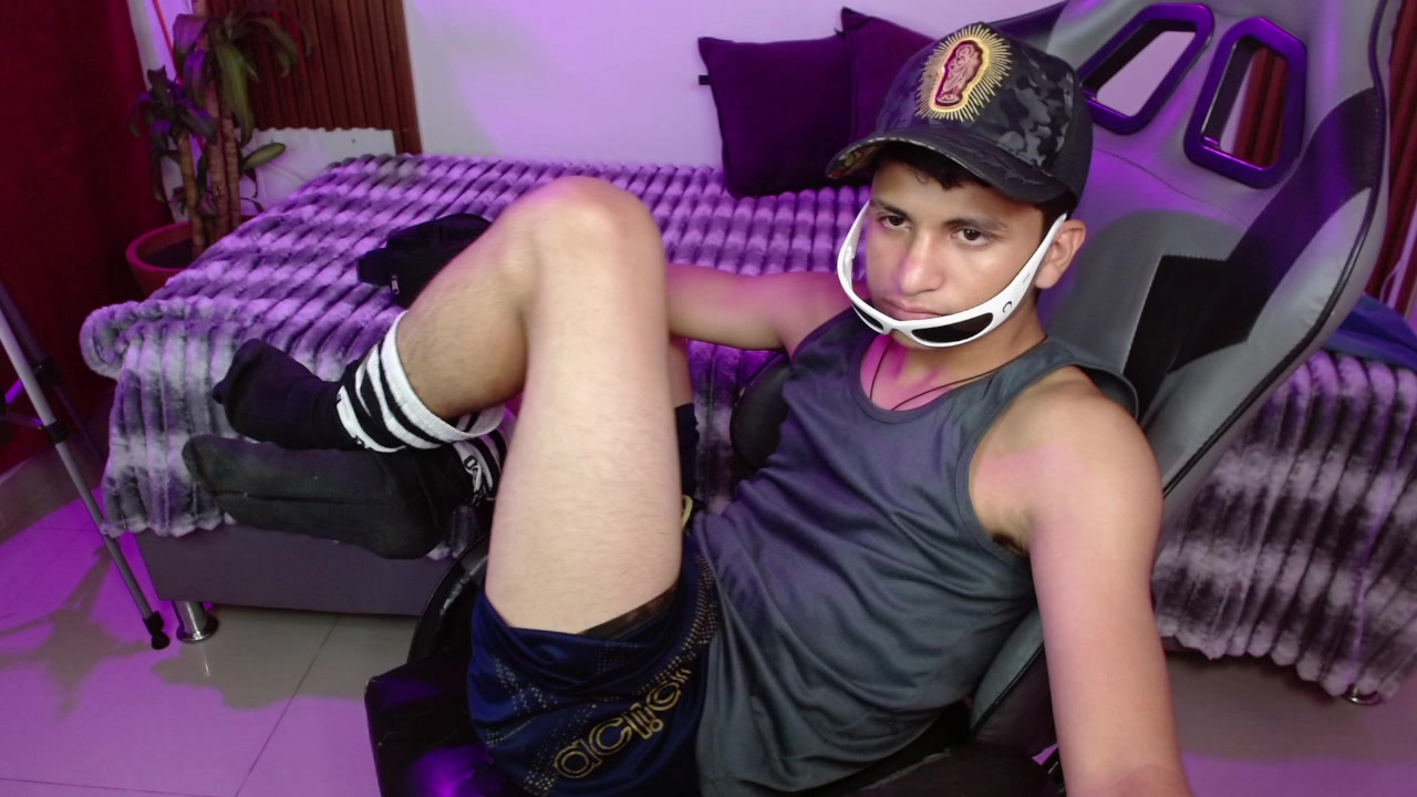Frankyy_18 Live Cam Screenshot – 2025-08-04 21:33:33