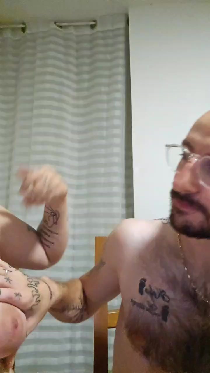 FuckingDuoX Live Cam Screenshot – 2025-08-27 23:38:09