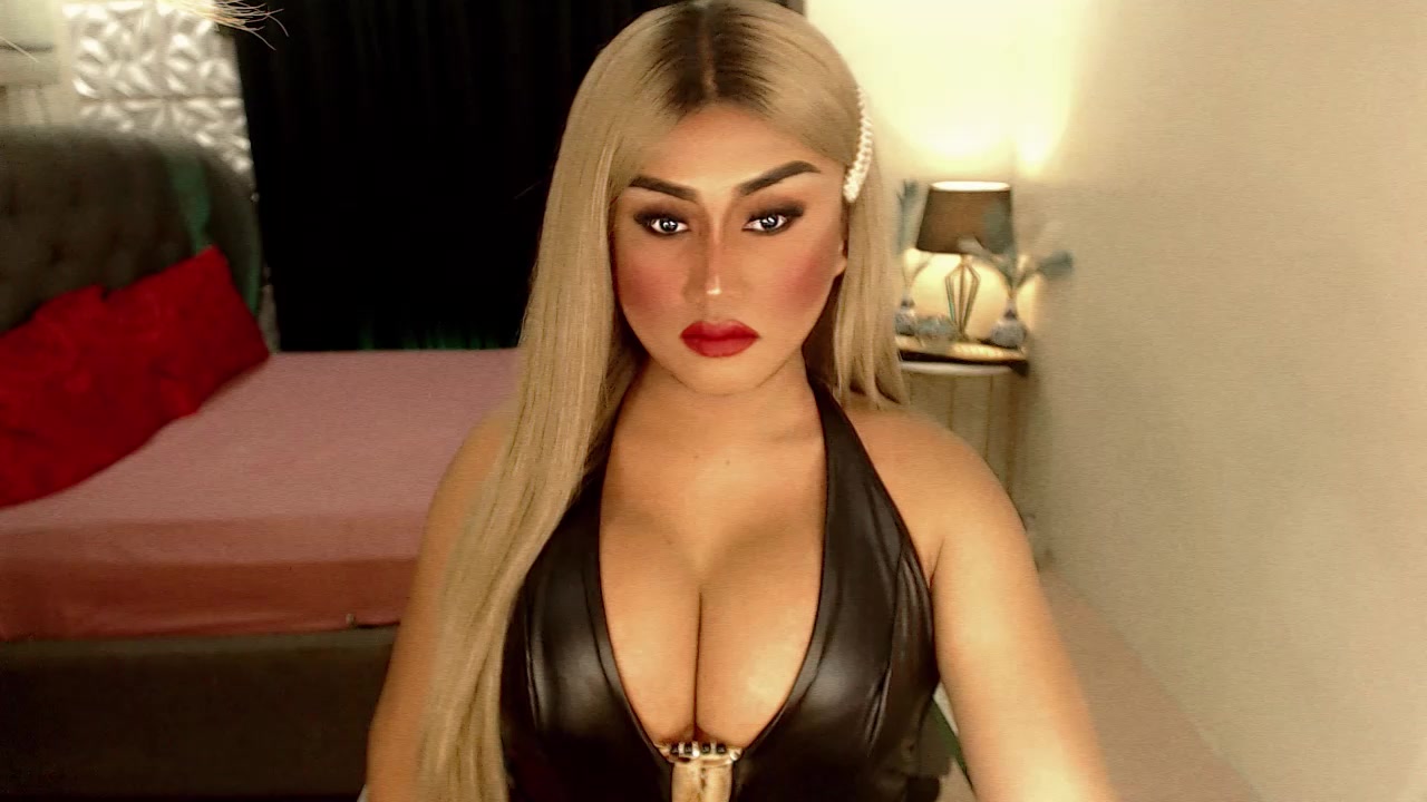 GODDESSxBELLA Live Cam Screenshot – 2025-08-18 23:56:36