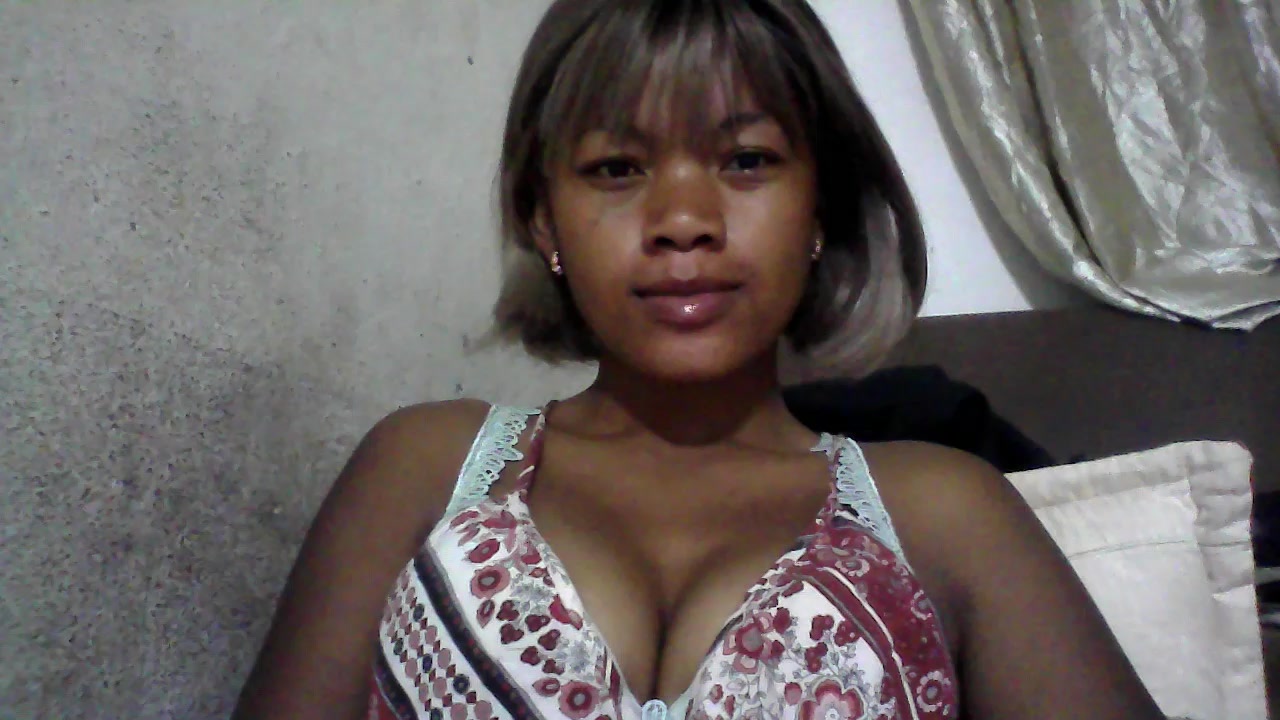 GaelLily97 Live Cam Screenshot – 2025-09-09 06:05:45