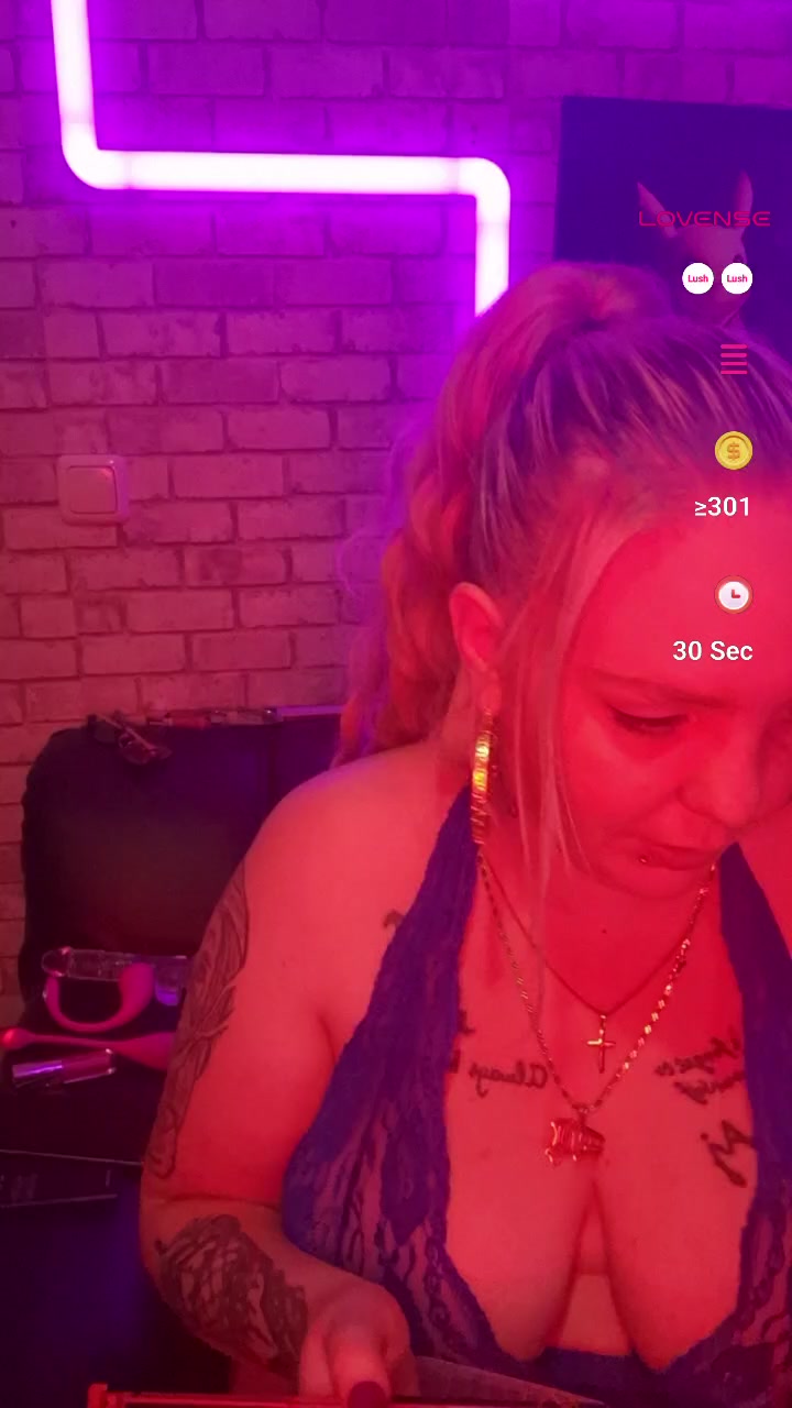 Gipsygirl1994 Live Cam Screenshot – 2025-08-30 00:13:23