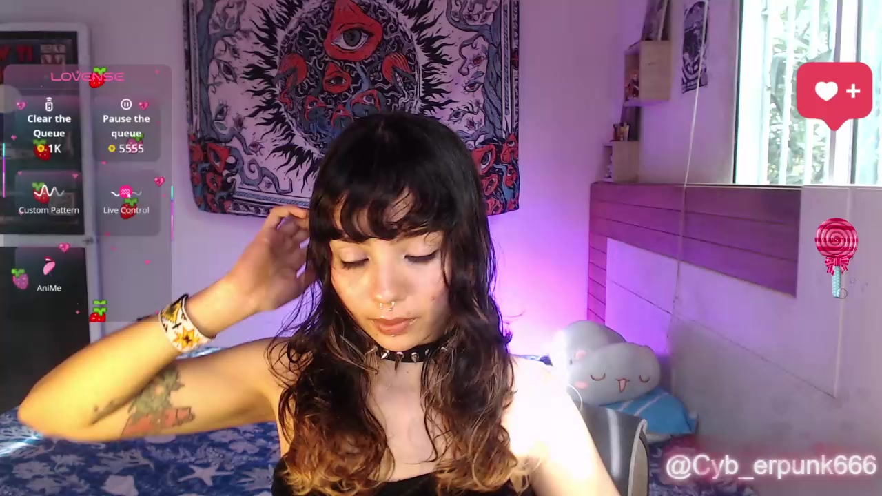 Girlredpunk Live Cam Screenshot – 2025-08-23 12:32:35
