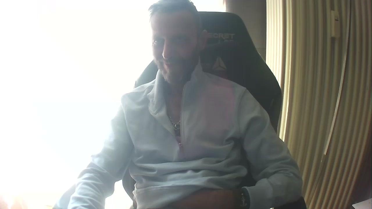 Goodmcluckbln Live Cam Screenshot – 2025-08-24 10:30:20