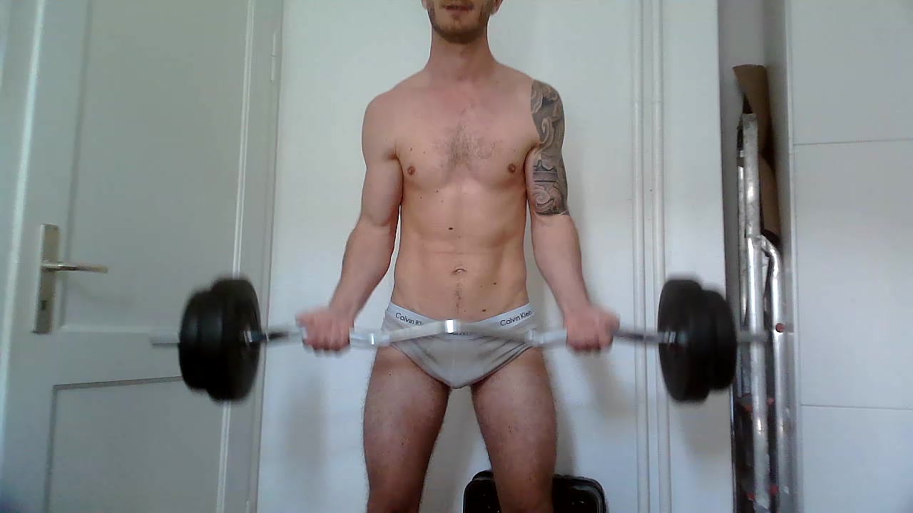 GuyFromNextDoor Live Cam Screenshot – 2025-08-24 10:19:30