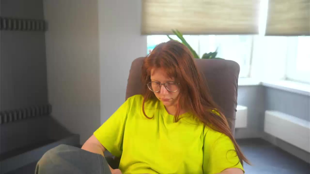 HelenKerrick Live Cam Screenshot – 2025-08-26 04:10:52