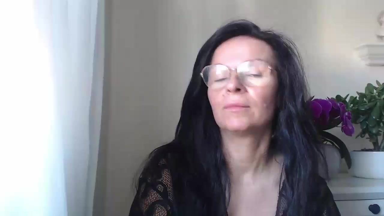 Helen_Wild Live Cam Screenshot – 2025-08-26 06:32:44