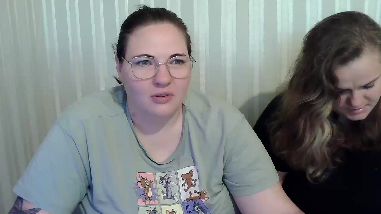 HollyXEva Live Cam Screenshot – 2025-08-24 13:35:47