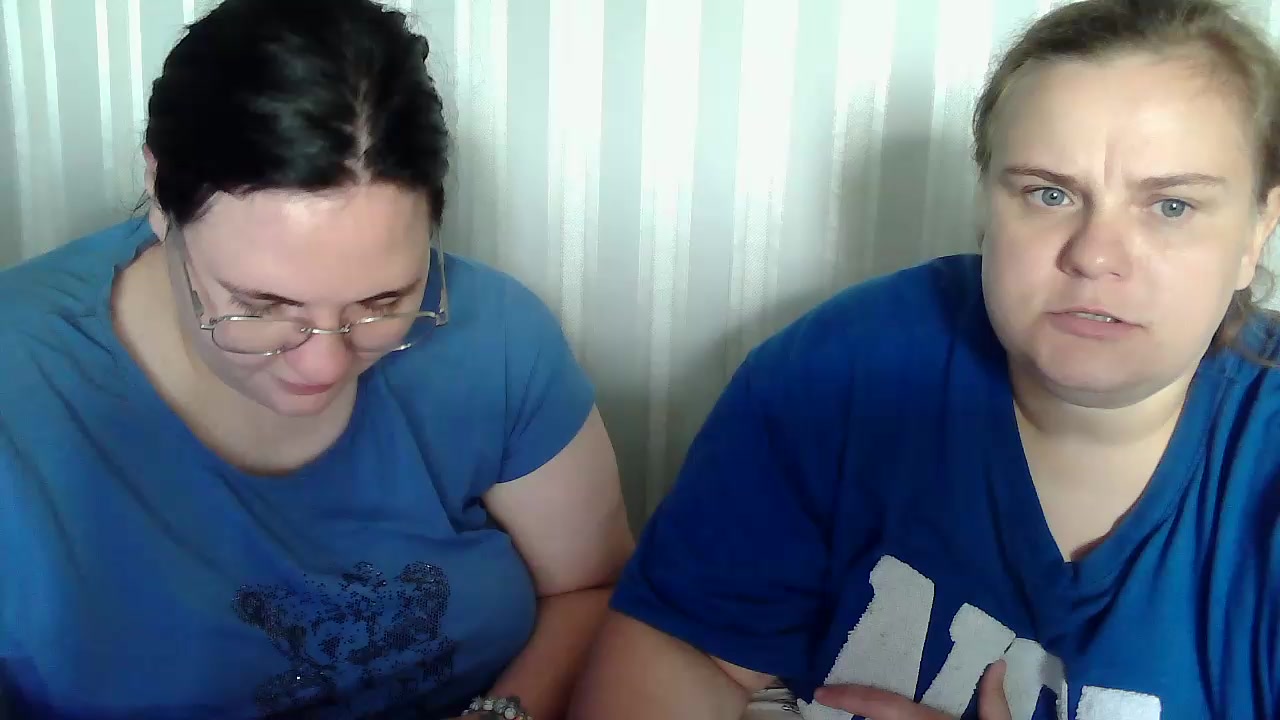 HollyXEva Live Cam Screenshot – 2025-08-27 10:51:35