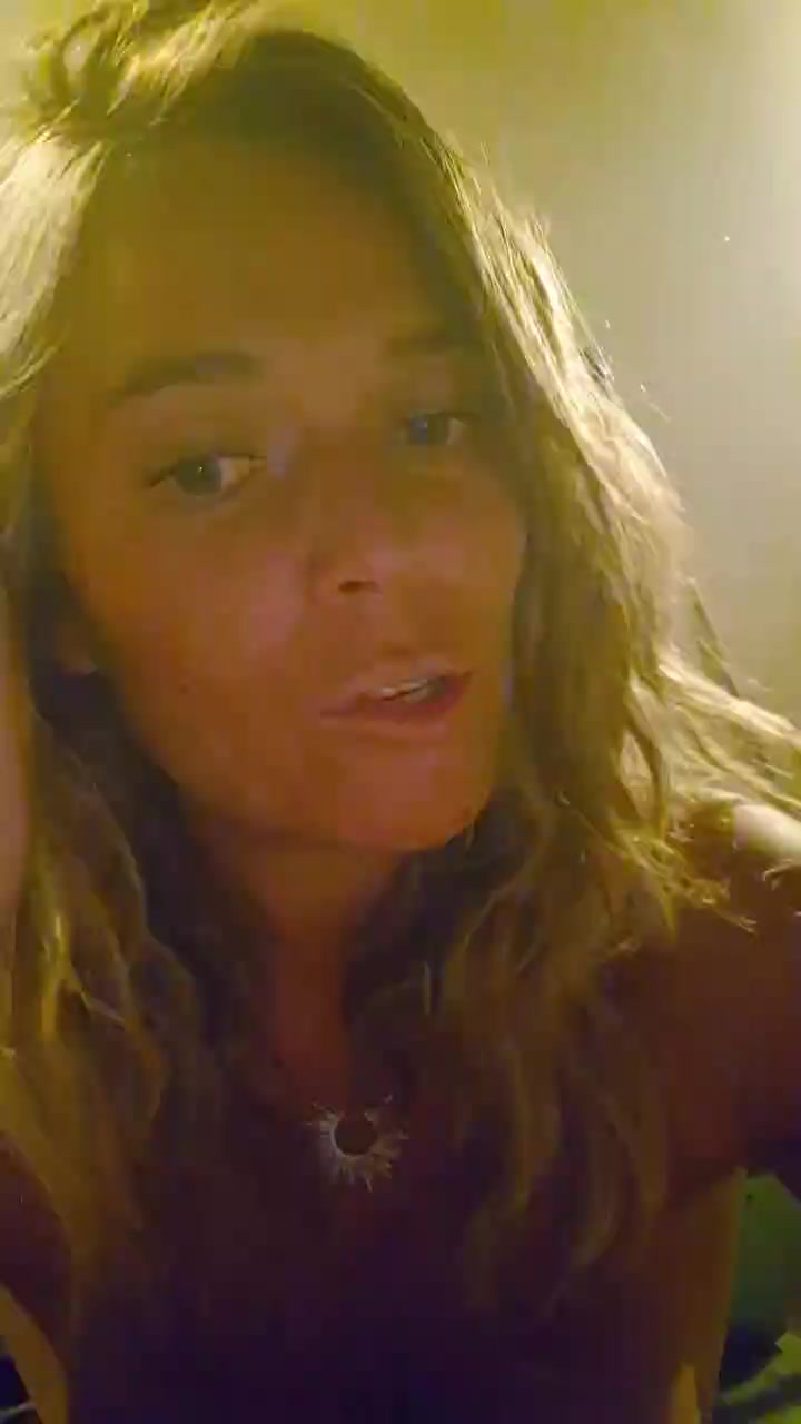 Hoper34 Live Cam Screenshot – 2025-08-14 01:16:18