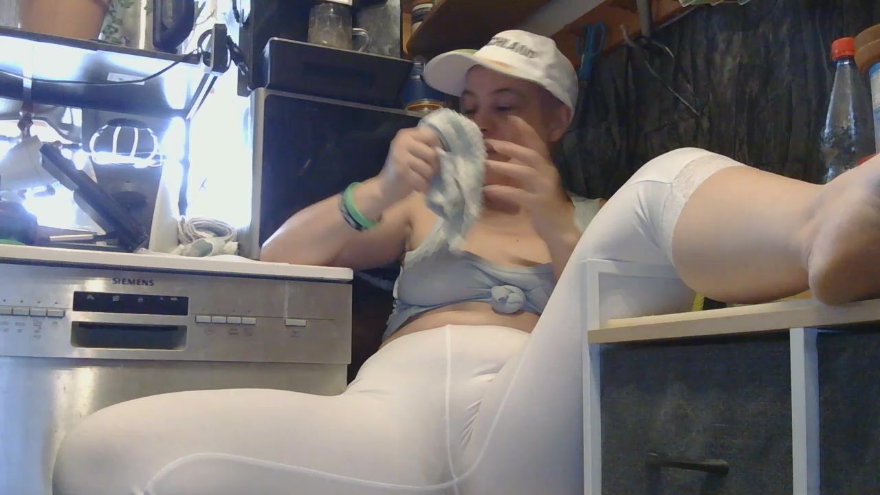 HotFragolaX Live Cam Screenshot – 2025-08-03 16:18:22