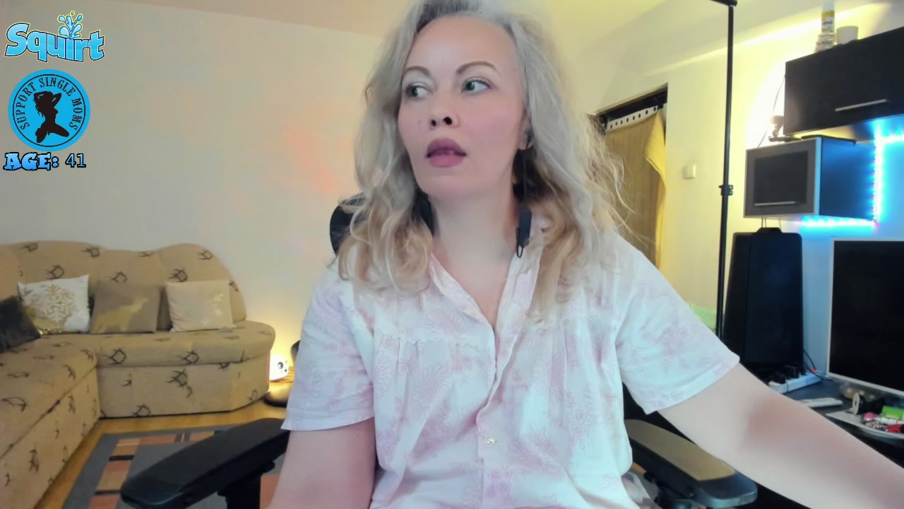 HotLynn42 Live Cam Screenshot – 2025-08-03 23:20:48
