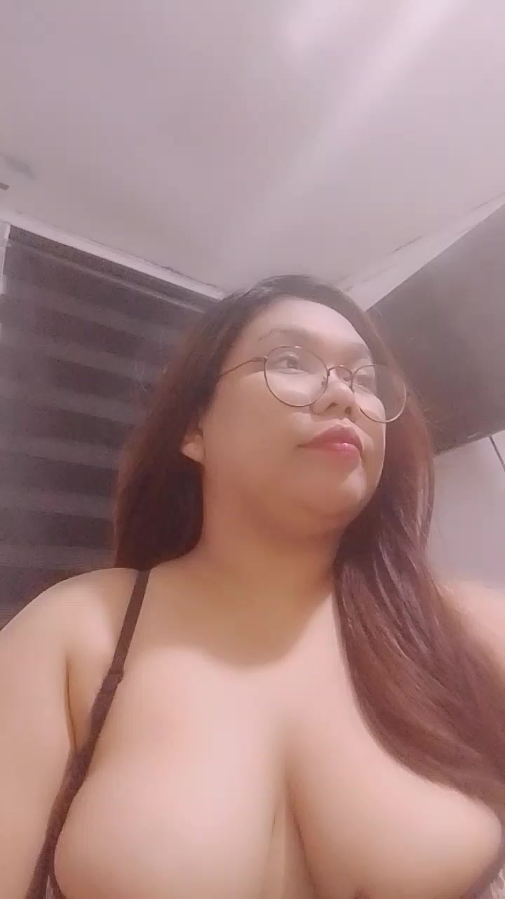 HotMommi Live Cam Screenshot – 2025-08-21 22:55:58