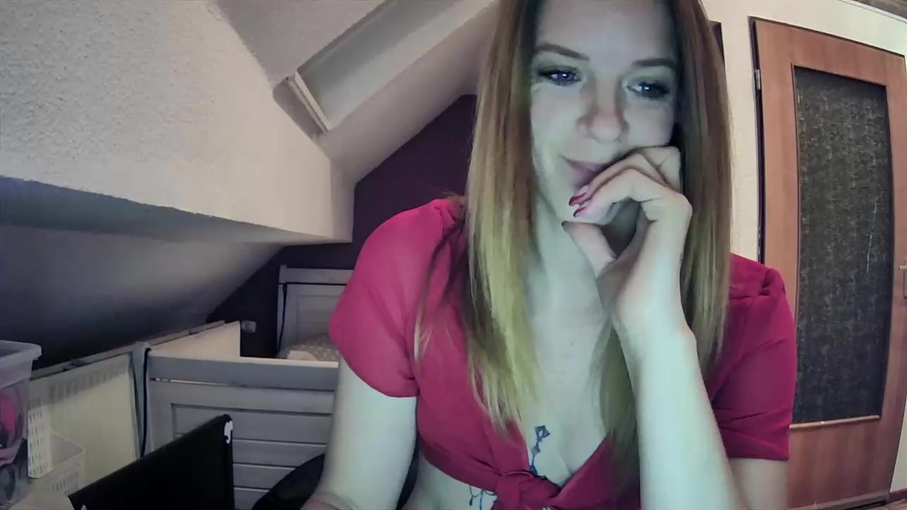 Hotmilf37 Live Cam Screenshot – 2025-08-07 19:59:02