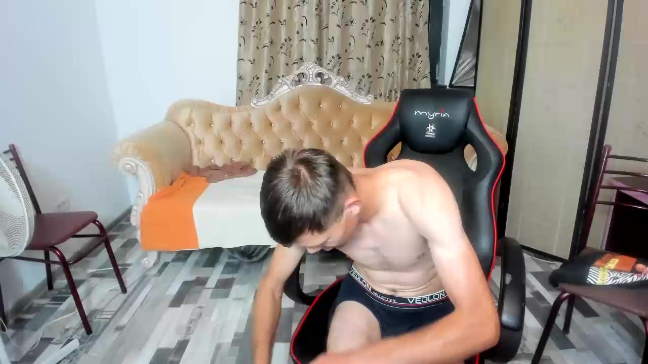 Hugee1dick Live Cam Screenshot – 2025-08-07 18:54:24