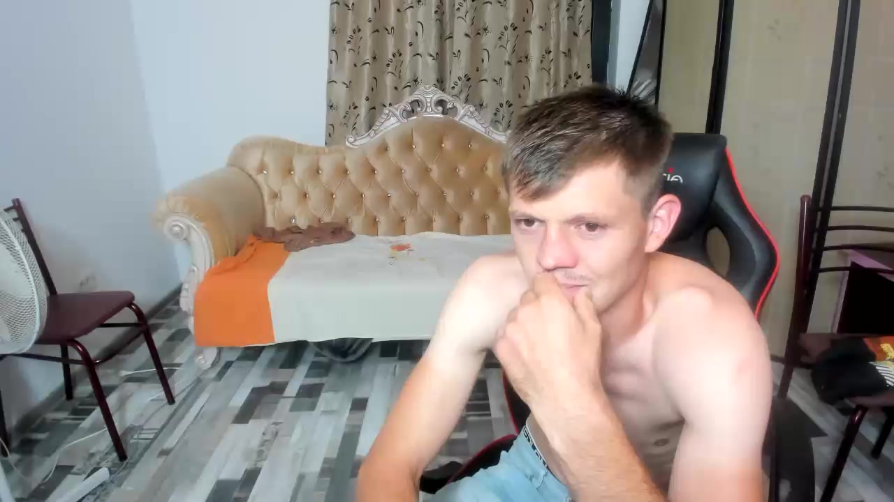 Hugee1dick Live Cam Screenshot – 2025-08-07 20:30:03
