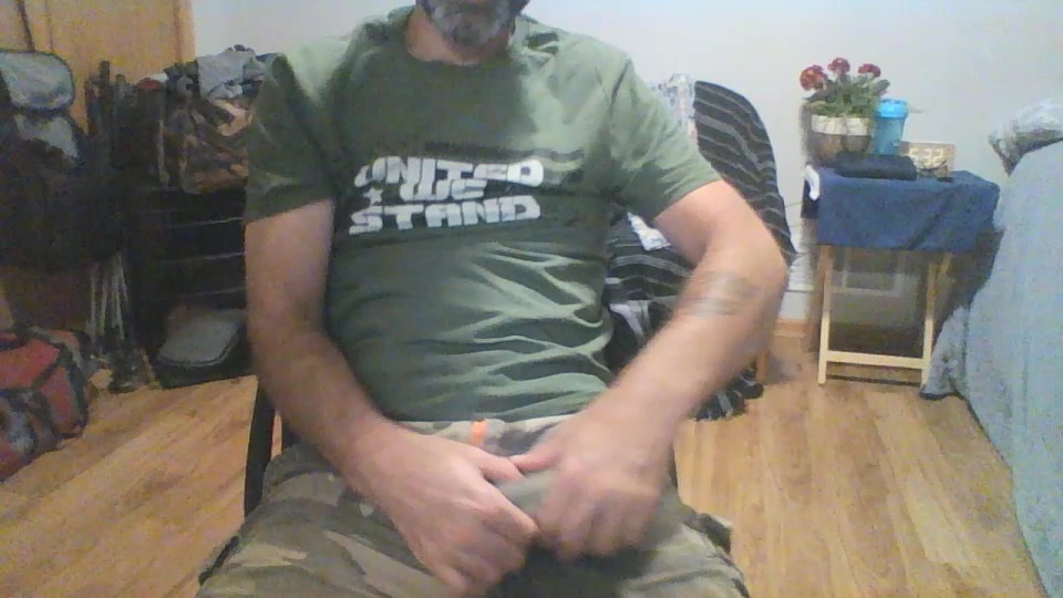 HungDad8x4 Live Cam Screenshot – 2025-08-20 22:34:20