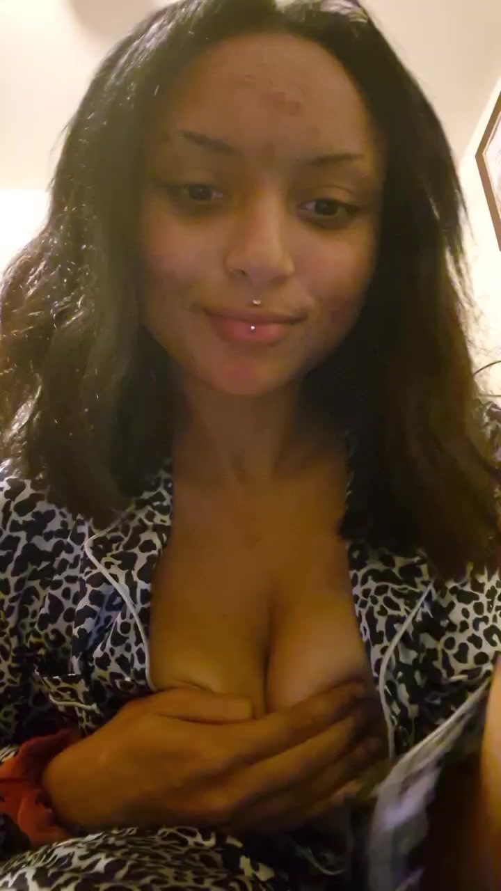 IFantasyI Live Cam Screenshot – 2025-11-09 05:01:59