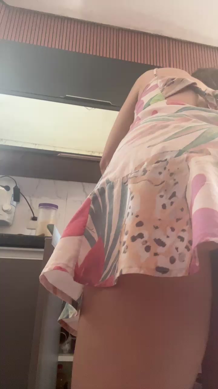 INTHETOILET Live Cam Screenshot – 2025-08-06 16:25:06