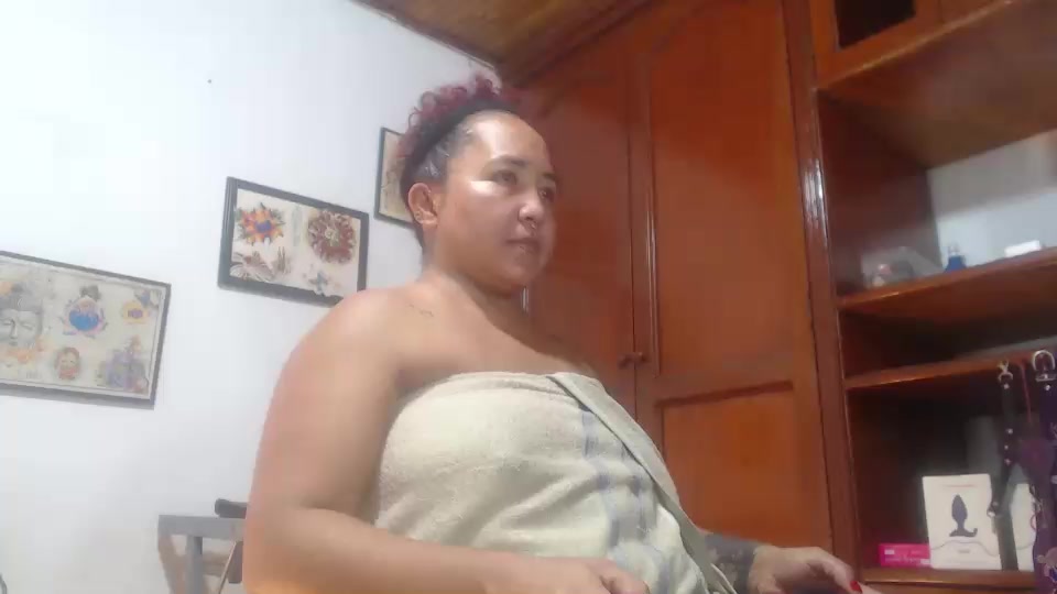 Ilovevibrations Live Cam Screenshot – 2025-08-08 21:41:50