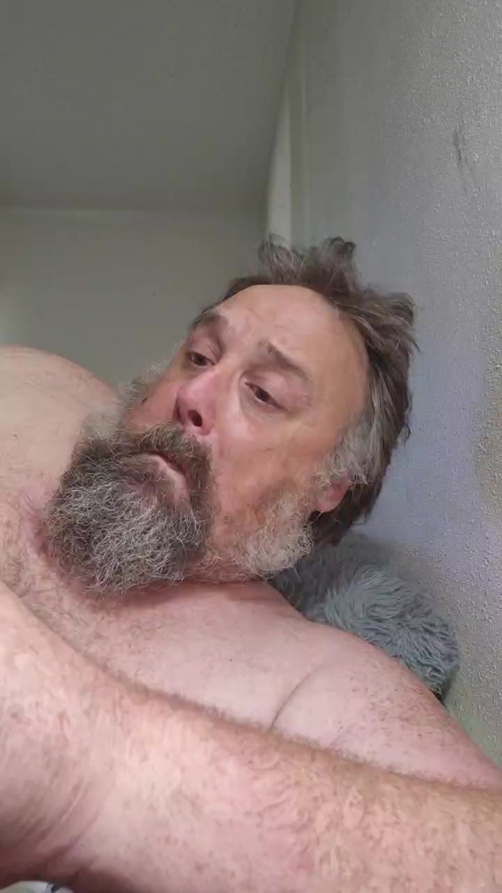 Incrediblebulk Live Cam Screenshot – 2025-08-22 23:08:07