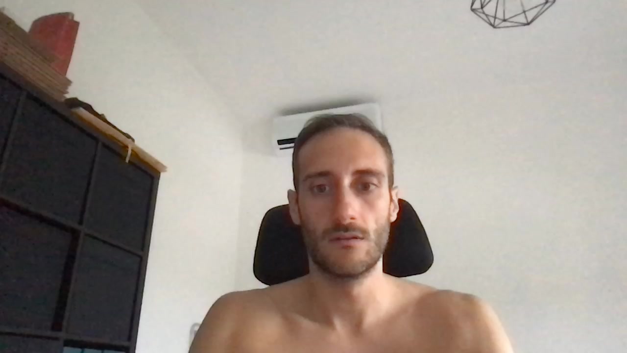 ItalianVirgil20 Live Cam Screenshot – 2025-08-19 17:03:38