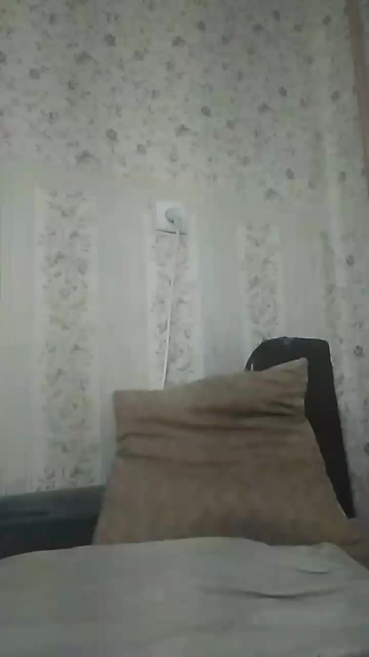 Iwanessalomova Live Cam Screenshot – 2025-08-19 20:18:20