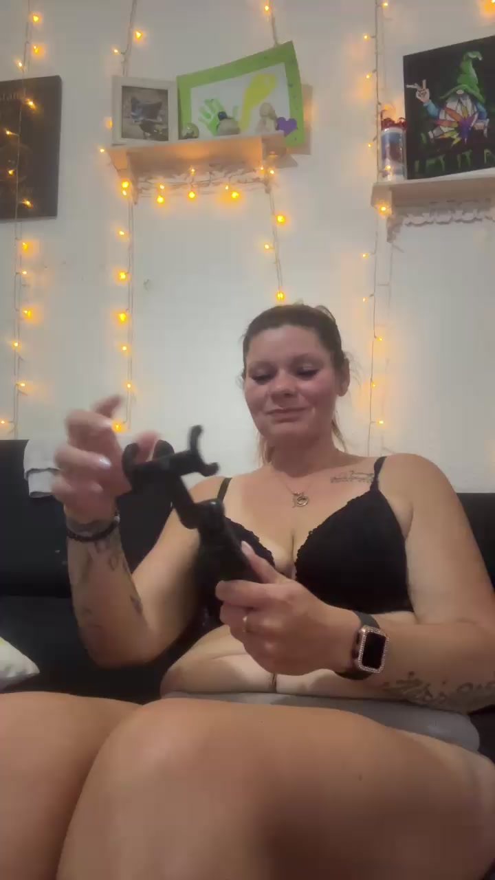 Jennylila Live Cam Screenshot – 2025-08-13 22:17:09