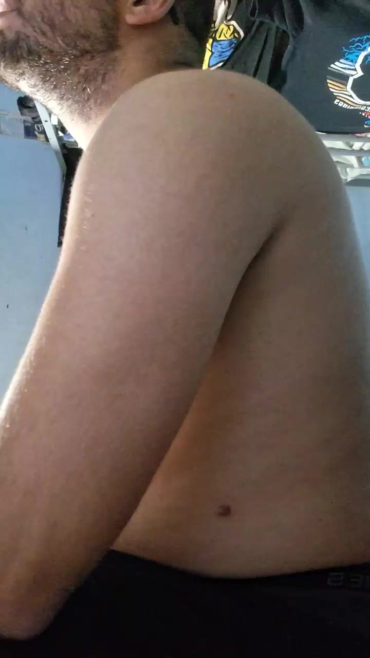 Joshissingle31 Live Cam Screenshot – 2025-08-06 02:16:08