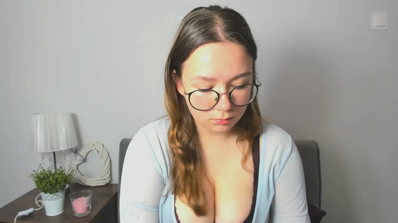 KatyDivine Live Cam Screenshot – 2025-08-04 09:07:39