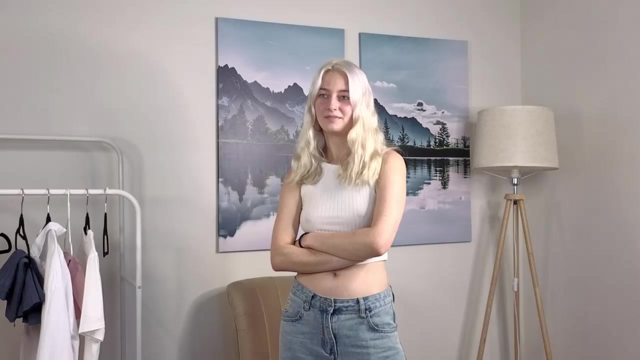 KaylaVerhey Live Cam Screenshot – 2025-09-05 04:51:01